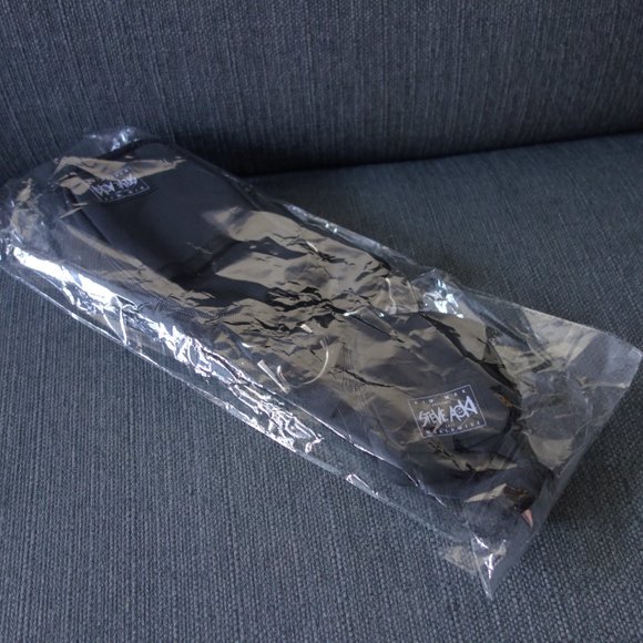 Dim Mak presents Steve Aoki 2023 Worldwide Air Pods Case and iPhone Case *NEW* - Picture 12 of 12